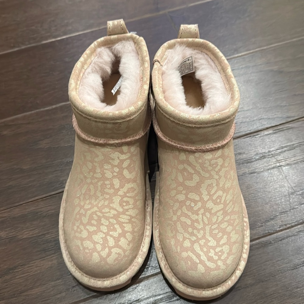 Bearpaw Women Boots